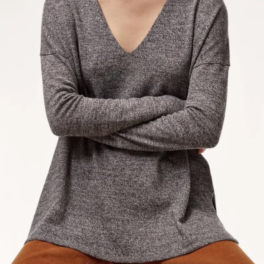 Wilfred Babaton Erin Heathered Gray V-Neck Sweater
Size XS